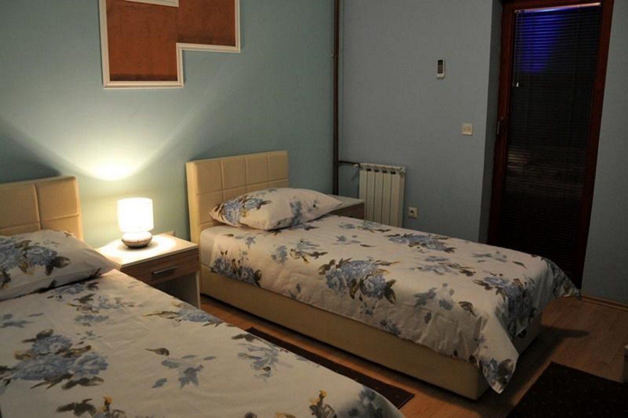 Hotel Arizona Sarajevo Lukavica Exterior foto