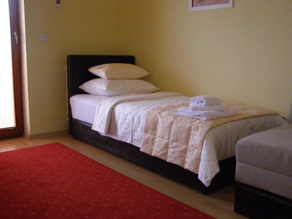 Hotel Arizona Sarajevo Lukavica Exterior foto